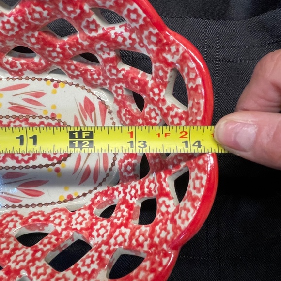 TEMPTATIONS OVENWARE By‎ TARA OLD WORLD RED LATTICE CERAMIC BREAD BASKET - Picture 6 of 8